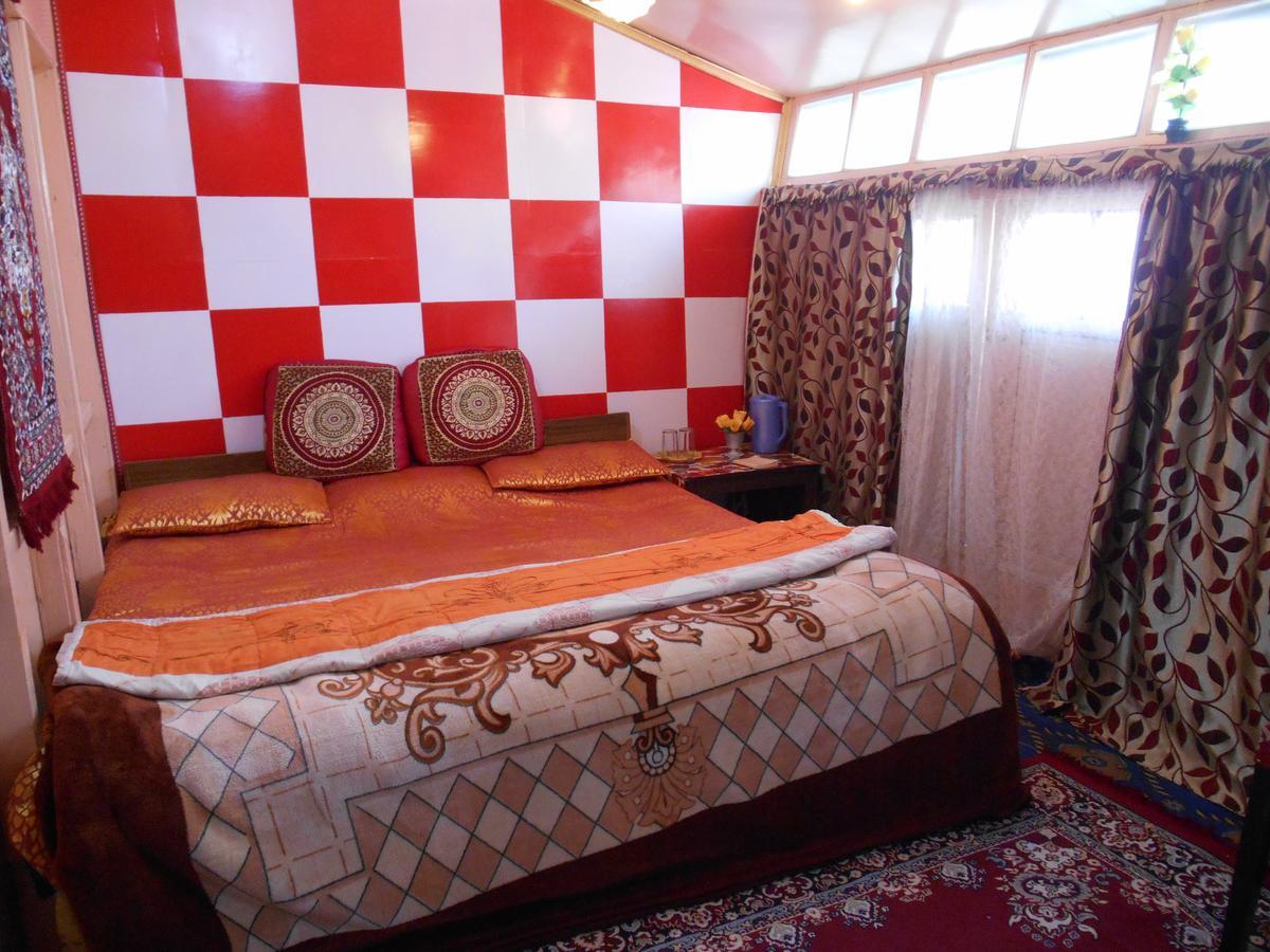 Houseboat Dunhill Bed & Breakfast Srinagar  Ngoại thất bức ảnh