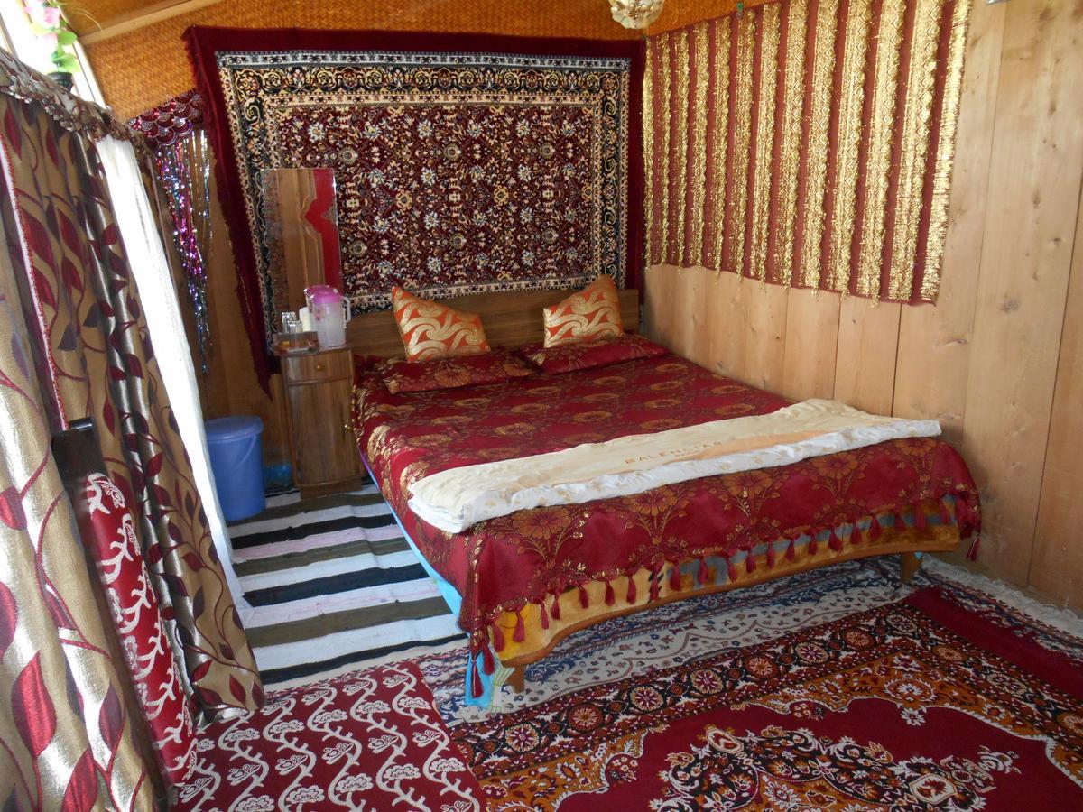 Houseboat Dunhill Bed & Breakfast Srinagar  Ngoại thất bức ảnh