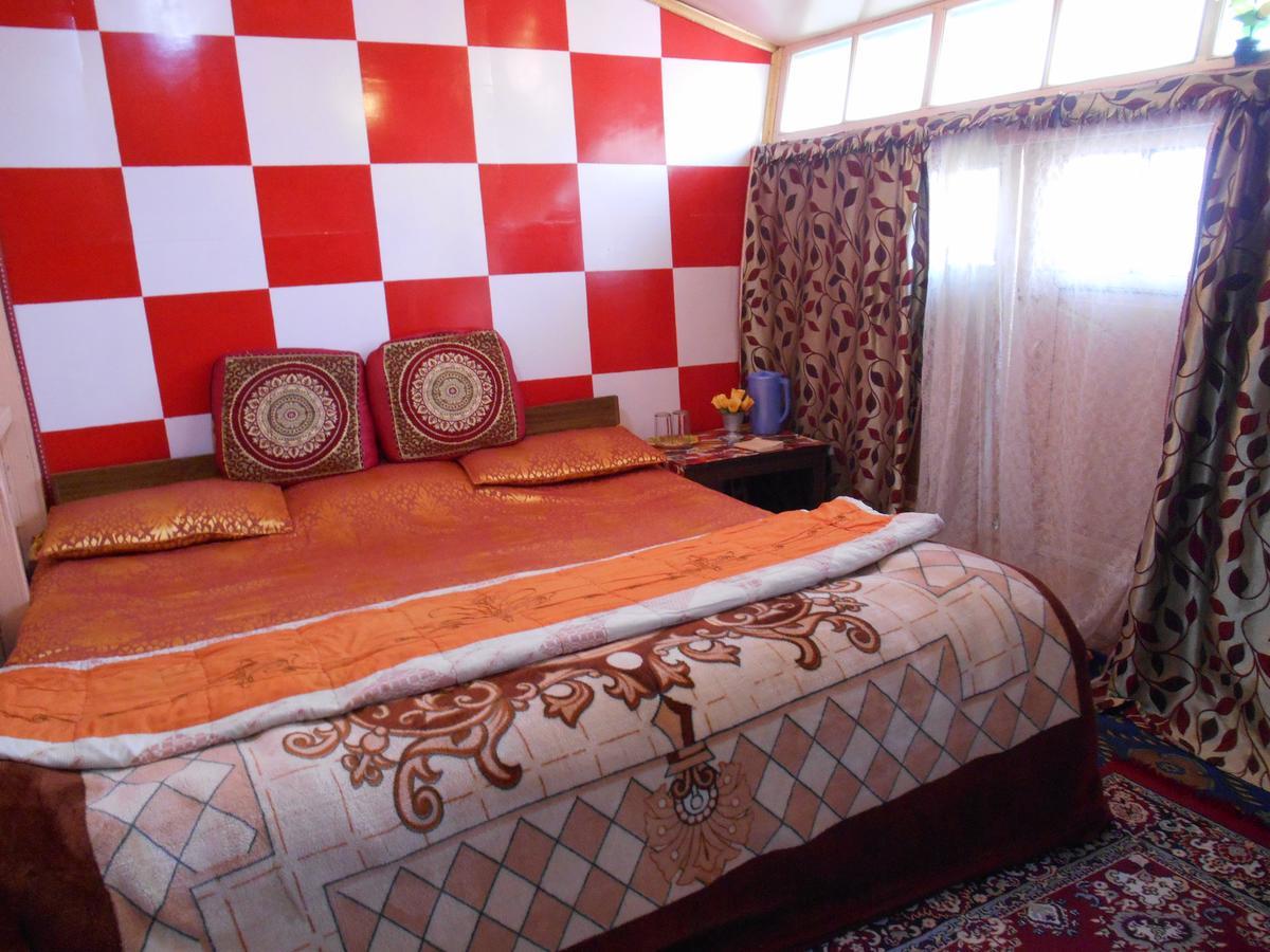 Houseboat Dunhill Bed & Breakfast Srinagar  Ngoại thất bức ảnh